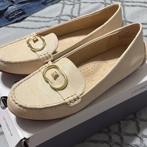 Liz Claiborne Cream Loafers for Women